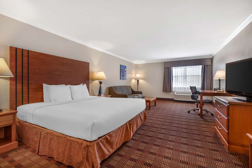 Best Western Club House Inn & Suites-guestroom-Guest Room,On-Site.jpg