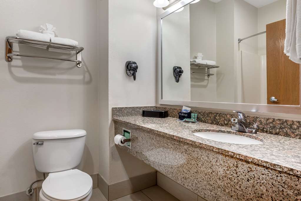 Best Western Club House Inn & Suites-guestroom-Guest Room,Bathroom,On-Site.jpg