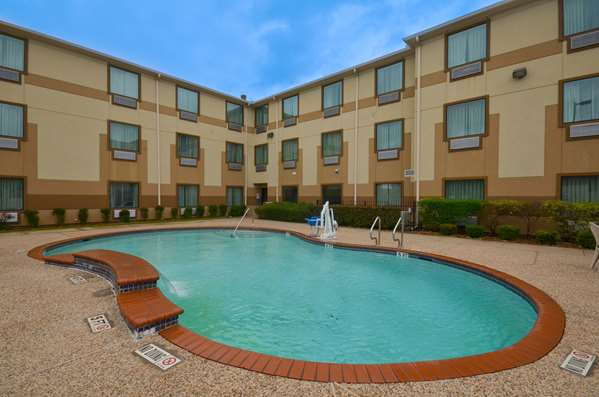 Pool - Best Western Galleria Inn & Suites Houston