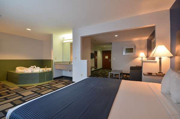 Suite - Best Western Galleria Inn & Suites Houston