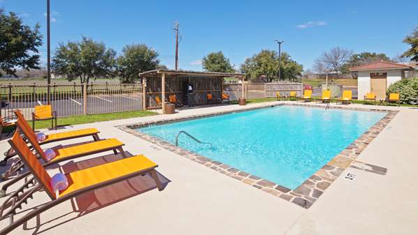 Pool - Best Western Plus Fredericksburg Hotel