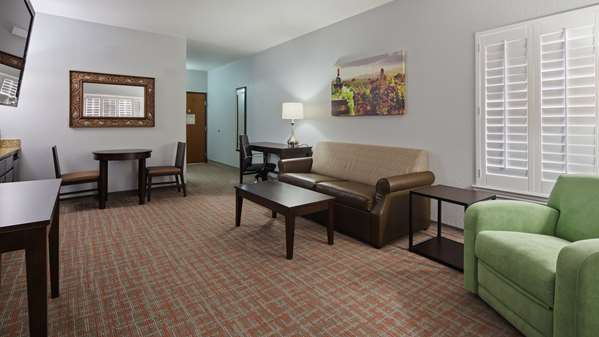  - Best Western Plus Fredericksburg Hotel