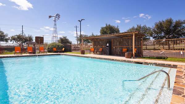 Pool - Best Western Plus Fredericksburg Hotel