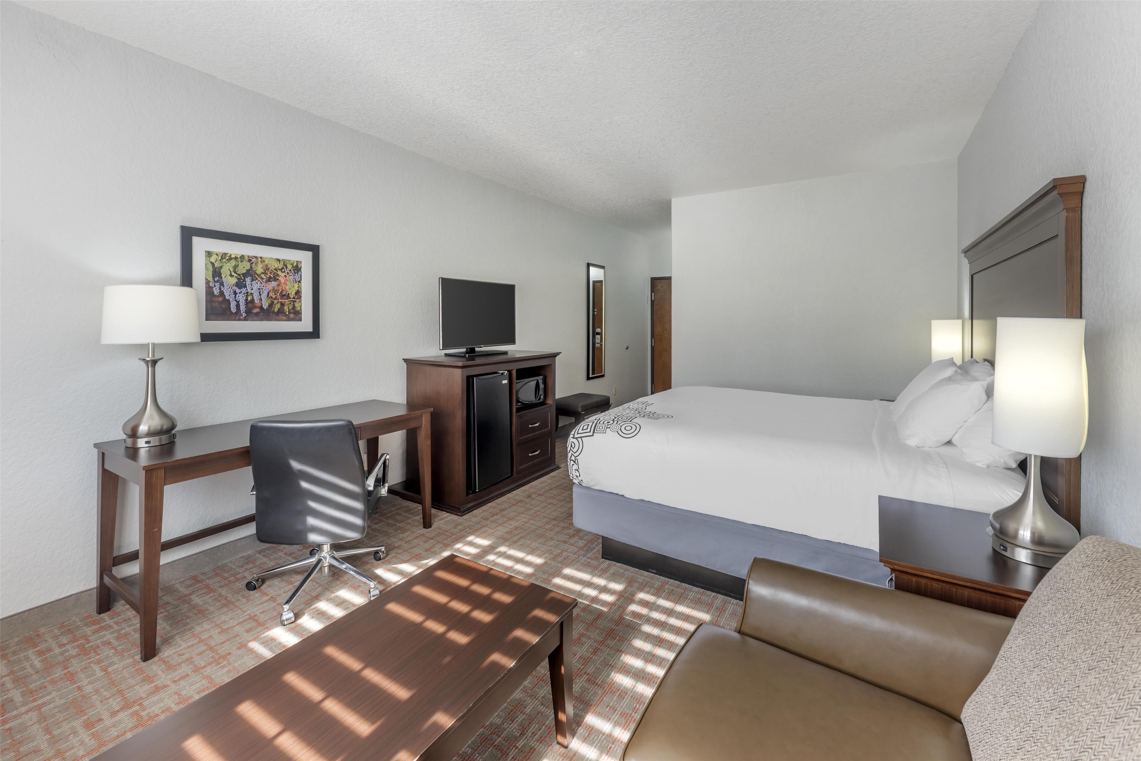 Best Western Plus Fredericksburg Room Type - Accessible - 1 King, Mobility Accessible, Communication Assistance, Roll In Shower, Non-Smoking, Ful Best Western Plus Fredericksburg Room Type - Accessible - 1 King, Mobility Accessible, Communication Assistance, Roll In Shower, Non-Smoking, Ful