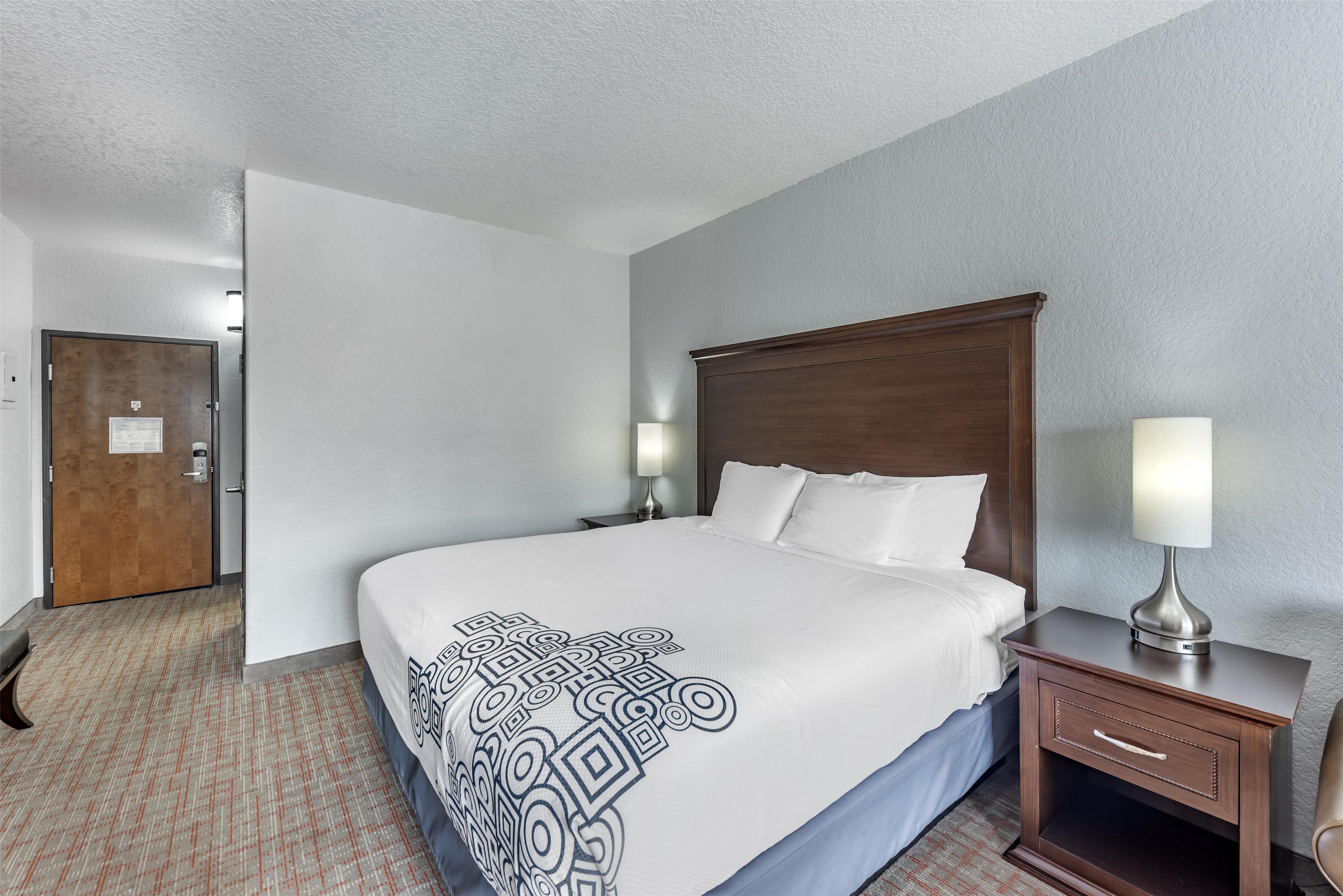 Best Western Plus Fredericksburg Room Type - 1 King Bed, Non-Smoking, High Speed Internet Access, Microwave And Refrigerator, Love Seat, Desk, Fu Best Western Plus Fredericksburg Room Type - 1 King Bed, Non-Smoking, High Speed Internet Access, Microwave And Refrigerator, Love Seat, Desk, Fu