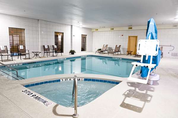 Pool - Best Western Plus Shamrock Inn & Suites - I-40, Exit 163