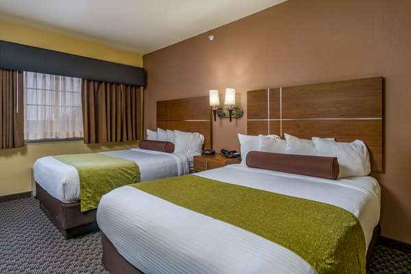  - Best Western Plus Shamrock Inn & Suites - I-40, Exit 163