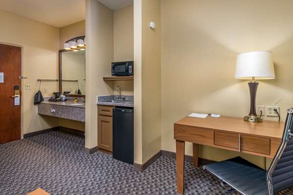  - Best Western Plus Shamrock Inn & Suites - I-40, Exit 163