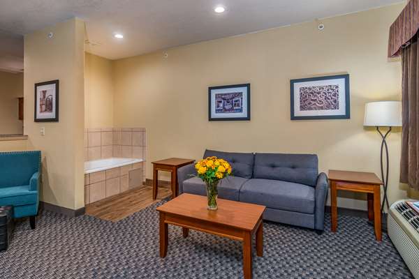 Suite - Best Western Plus Shamrock Inn & Suites - I-40, Exit 163