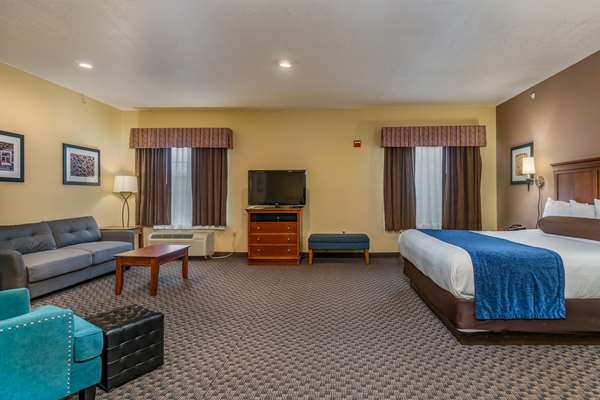 Suite - Best Western Plus Shamrock Inn & Suites - I-40, Exit 163