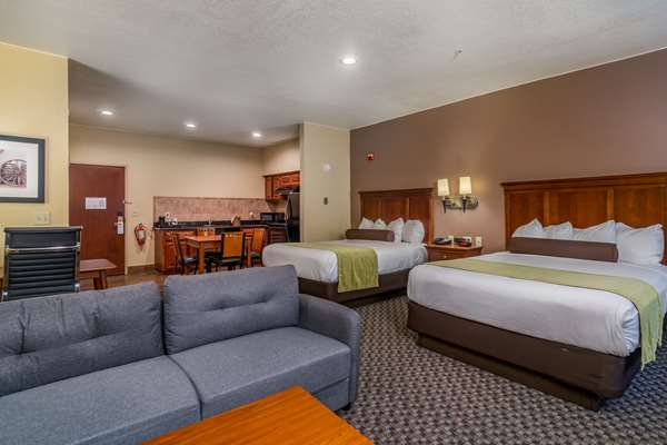 Suite - Best Western Plus Shamrock Inn & Suites - I-40, Exit 163