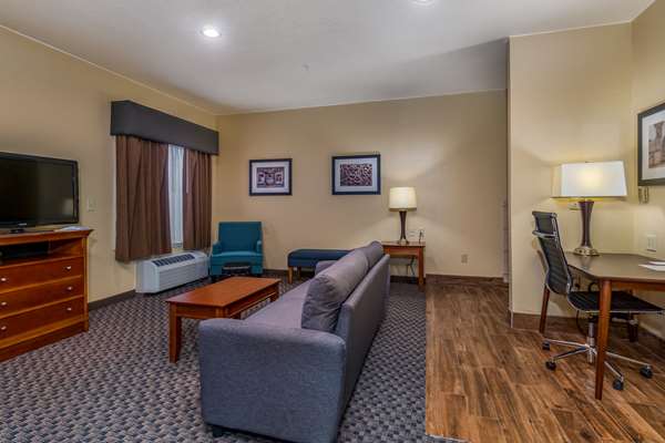 Suite - Best Western Plus Shamrock Inn & Suites - I-40, Exit 163