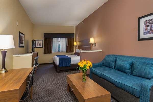 Suite - Best Western Plus Shamrock Inn & Suites - I-40, Exit 163