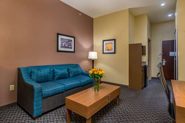 Suite - Best Western Plus Shamrock Inn & Suites - I-40, Exit 163