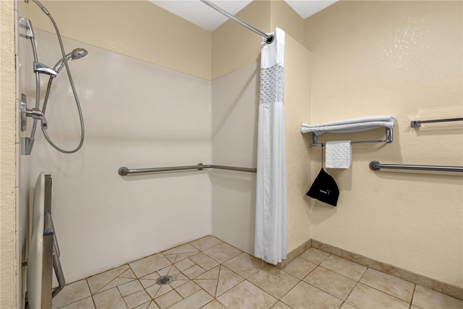 Best Western Plus Shamrock Inn & Suites-guestroom-Guest Room,Bathroom,On-Site.jpg