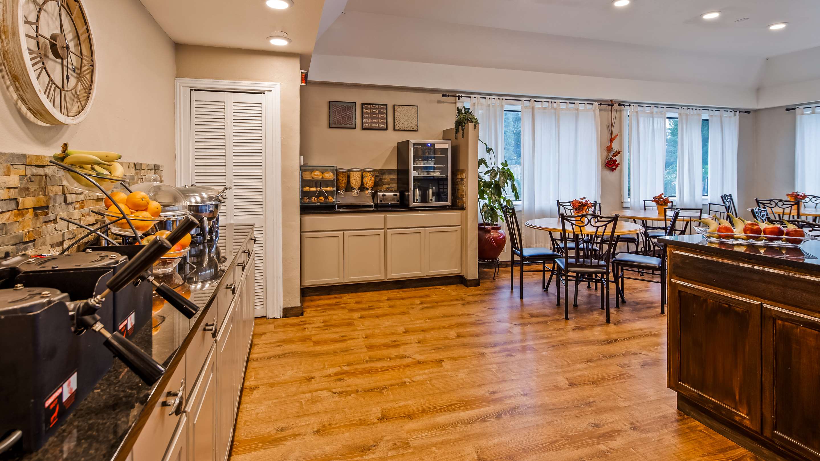 Breakfast Area | Best Western Johnson City Inn