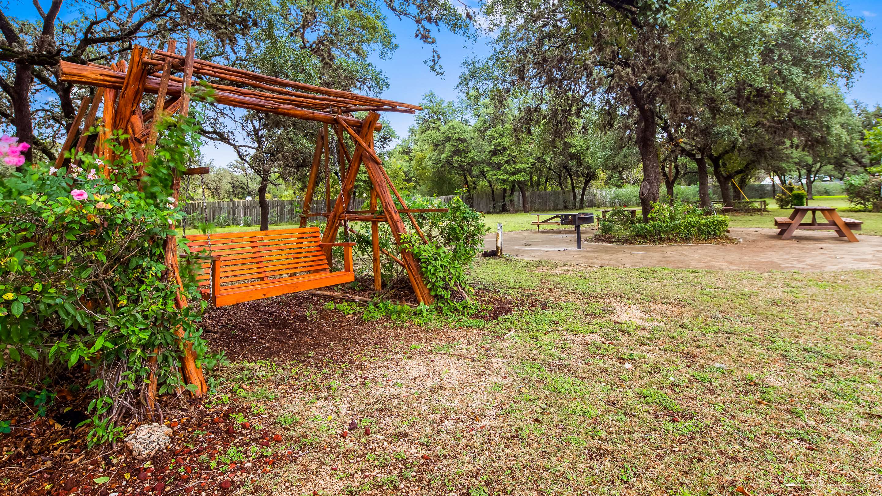 Outdoor Walking Area | Best Western Johnson City Inn
