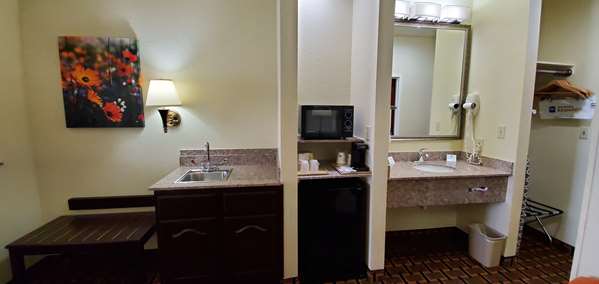 Suite - Best Western Executive Inn & Suites Madisonville