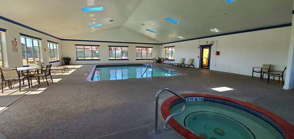 Pool - Best Western Executive Inn & Suites Madisonville