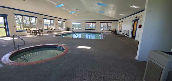 Pool - Best Western Executive Inn & Suites Madisonville