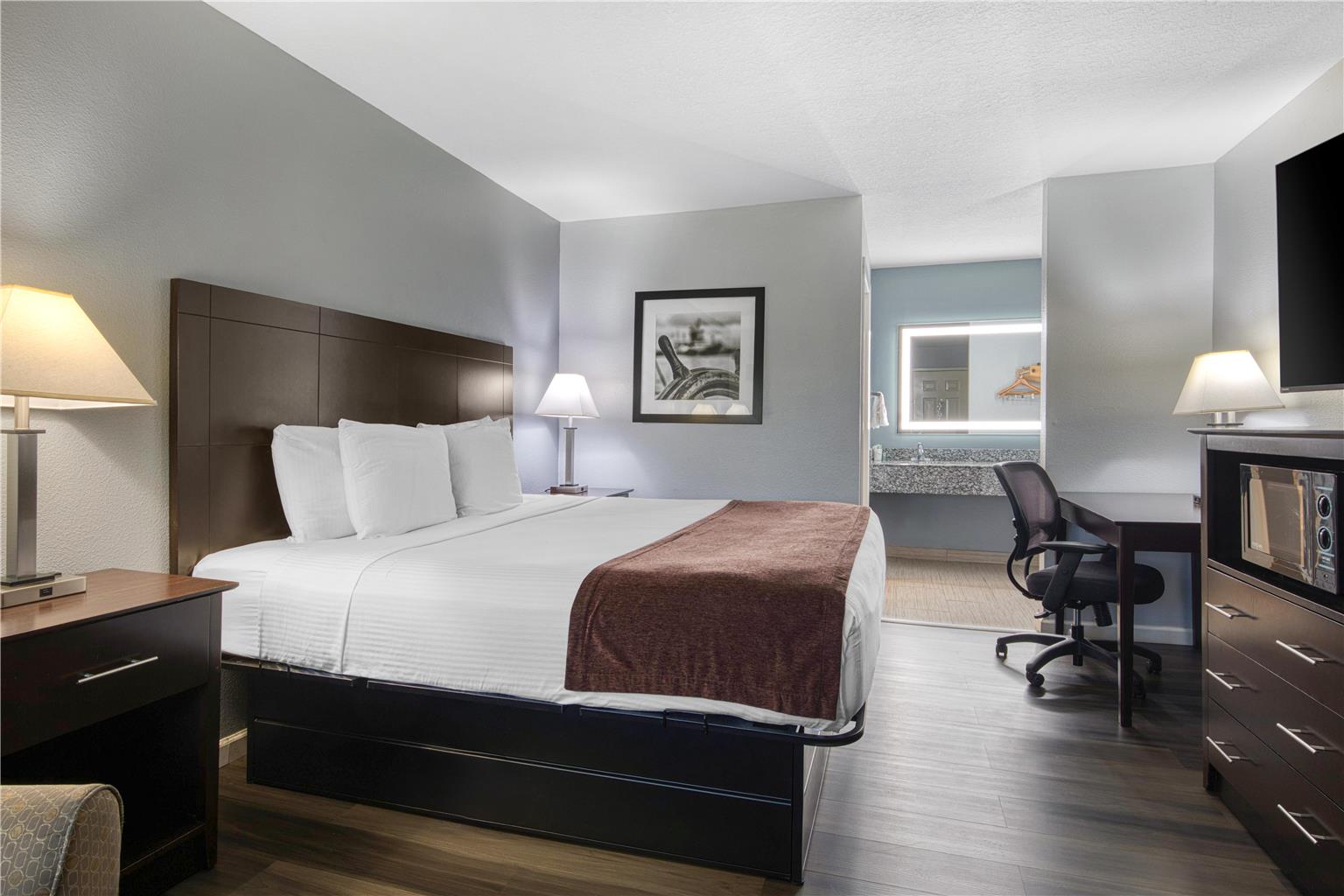 Best Western Lake Conroe Inn-guestroom-Guest Room,On-Site.jpg