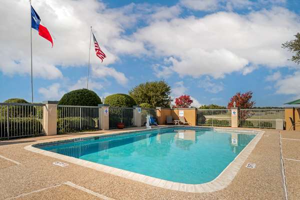 Pool - Best Western Taylor Inn