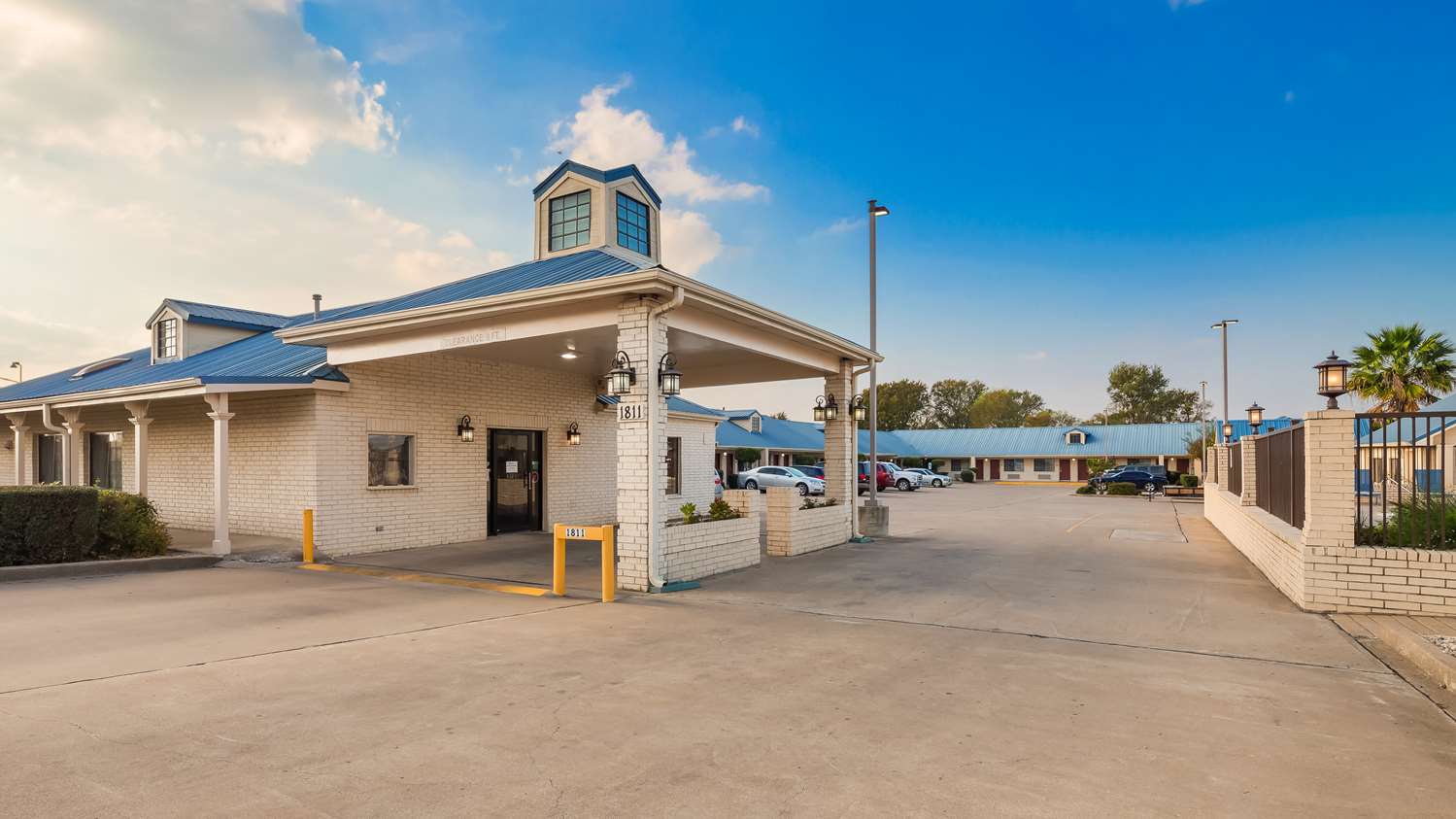 Best Western Regency Inn & Suites Gonzales, TX See Discounts