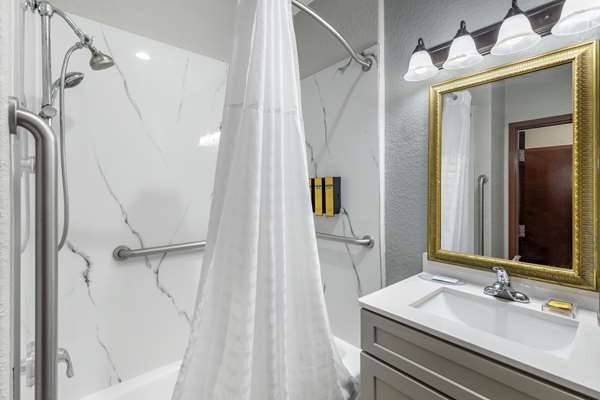  - Best Western Plus Victoria Inn & Suites