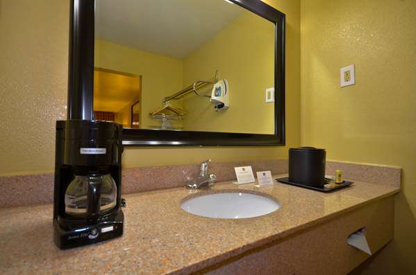  - Best Western Executive Inn Hallettsville