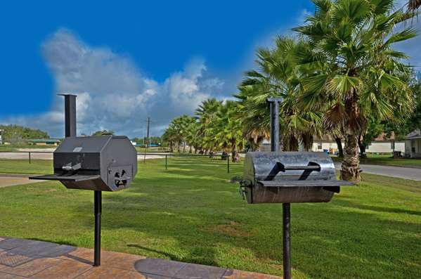  - Best Western Executive Inn Hallettsville