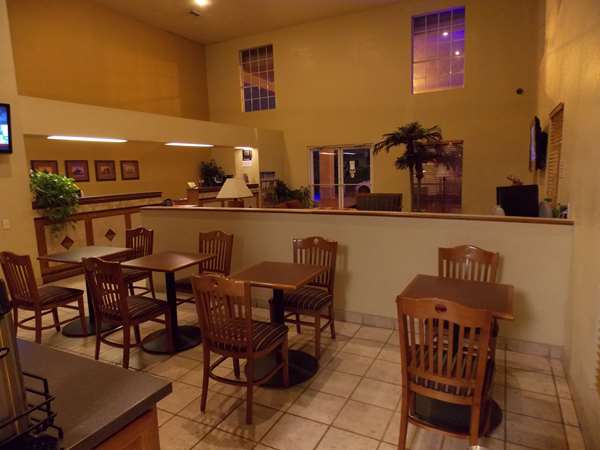Restaurant - Best Western Executive Inn Hallettsville