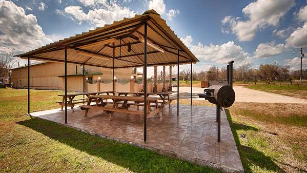  - Best Western Executive Inn Hallettsville