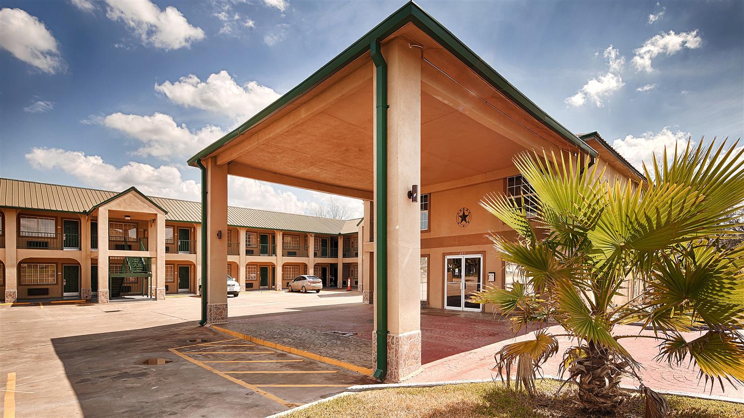 Best Western Executive Inn Hallettsville, TX See Discounts
