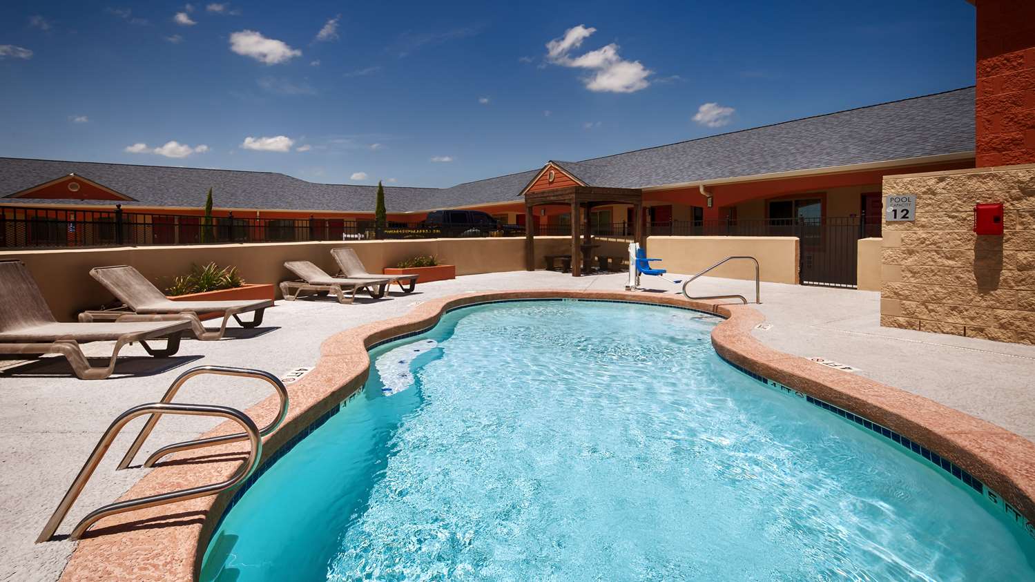 Best Western Windwood Inn Suites Freer Tx See S Pool Best Western Windwood Inn Suites Freer