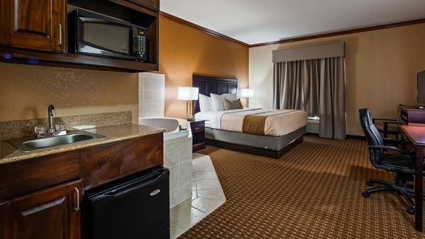  - Best Western Granbury Inn & Suites