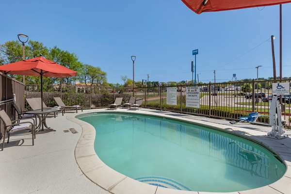 Pool - Best Western Lindale Inn - I-20, Exit 556