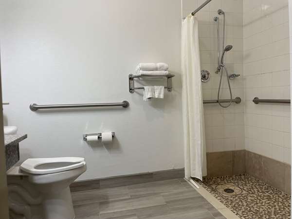  - Best Western Roanoke Inn & Suites