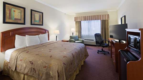 Suite - Best Western Cleveland Inn & Suites