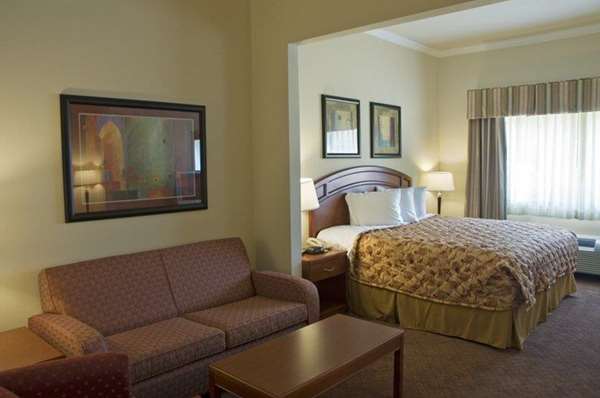 Suite - Best Western Cleveland Inn & Suites