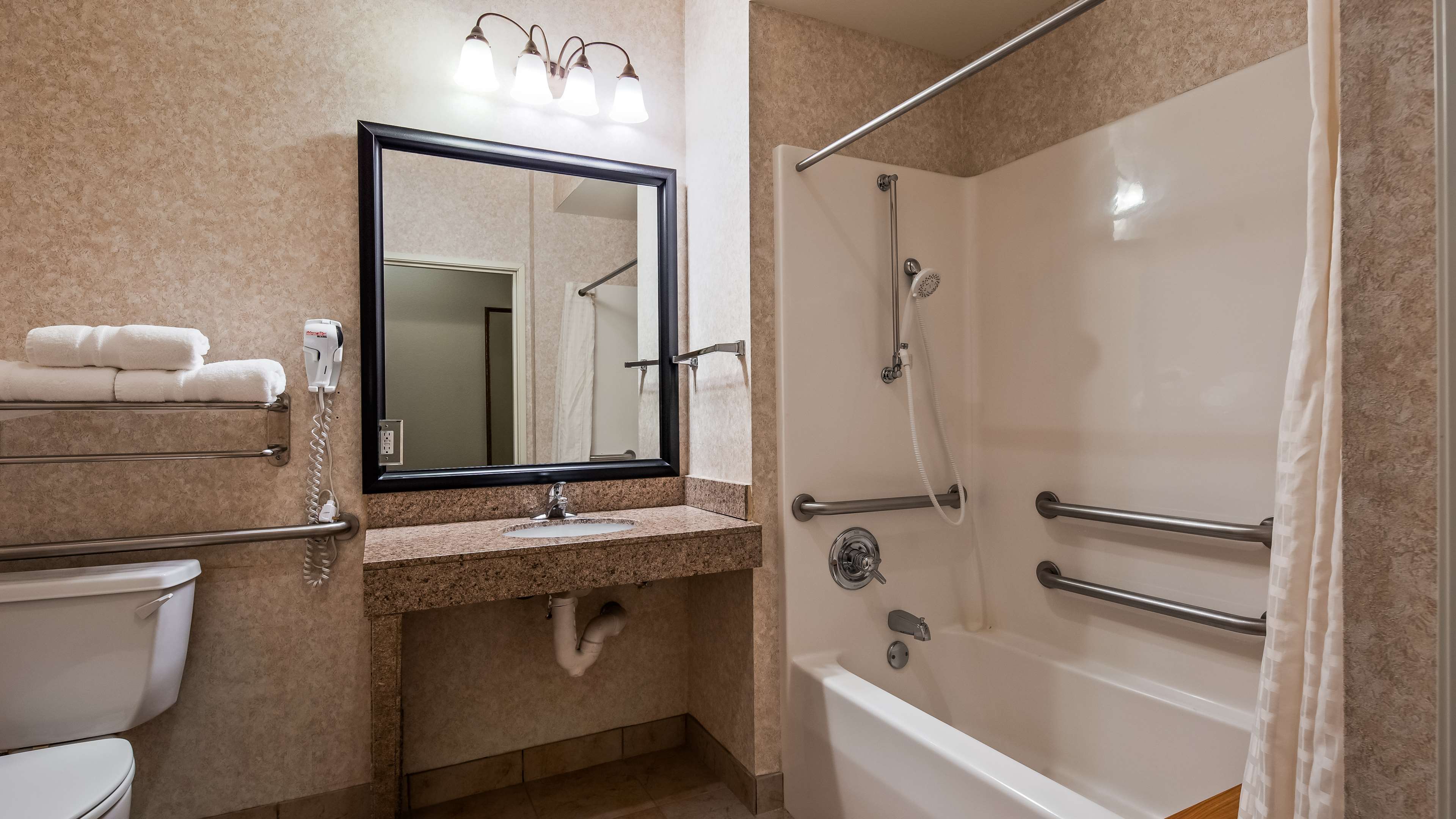 Best Western Longview Room Type - Accessible - 2 Queen, Mobility Accessible, Bathtub, Work Desk, Wi-Fi, Non-Smoking, Full Breakfast Best Western Longview Room Type - Accessible - 2 Queen, Mobility Accessible, Bathtub, Work Desk, Wi-Fi, Non-Smoking, Full Breakfast