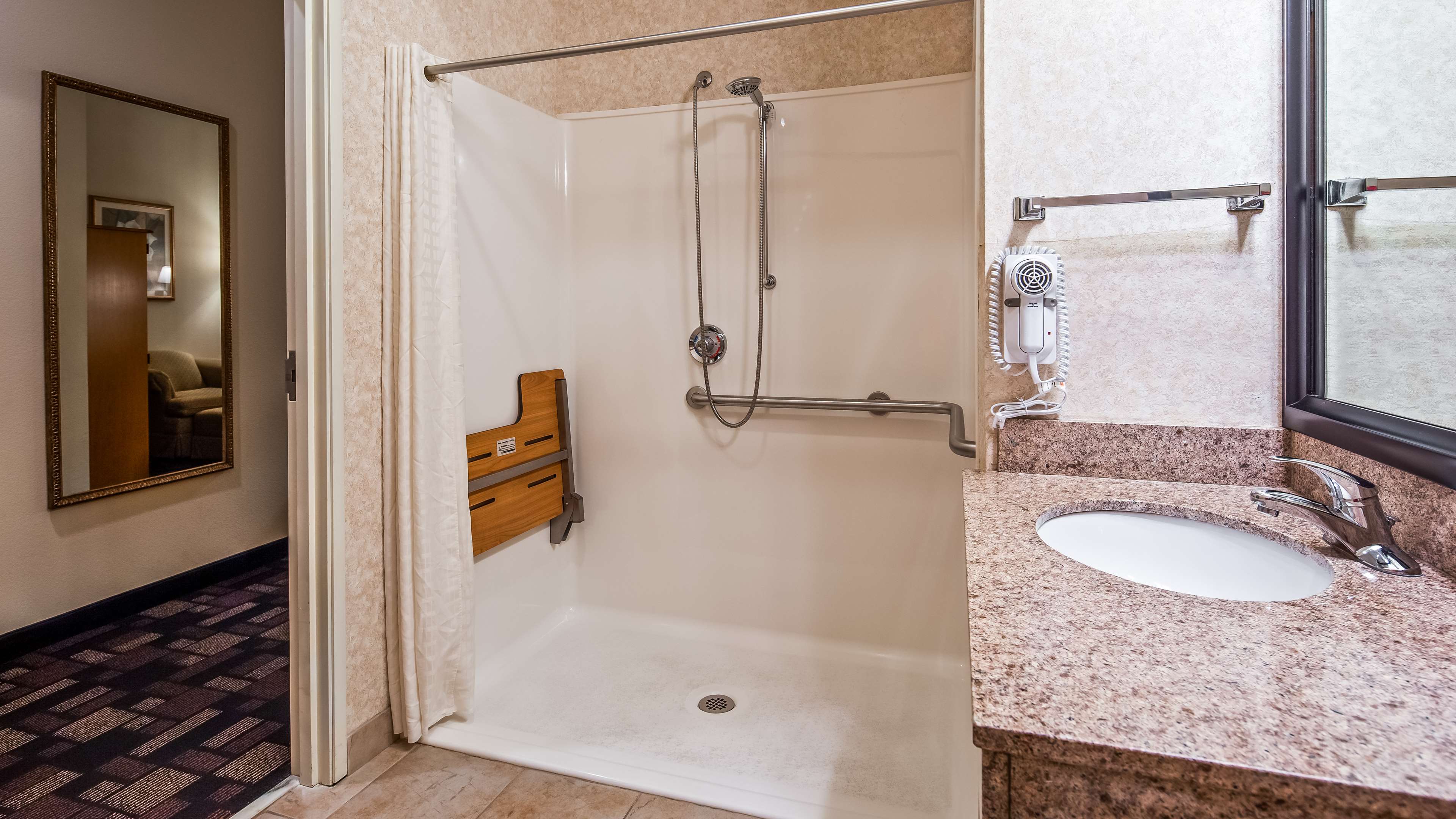 Best Western Longview Room Type - Accessible - 1 King, Mobility Accessible, Roll In Shower, Work Desk, Wi-Fi, Non-Smoking, Full Breakf