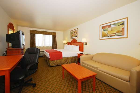  - Best Western Henrietta Inn & Suites