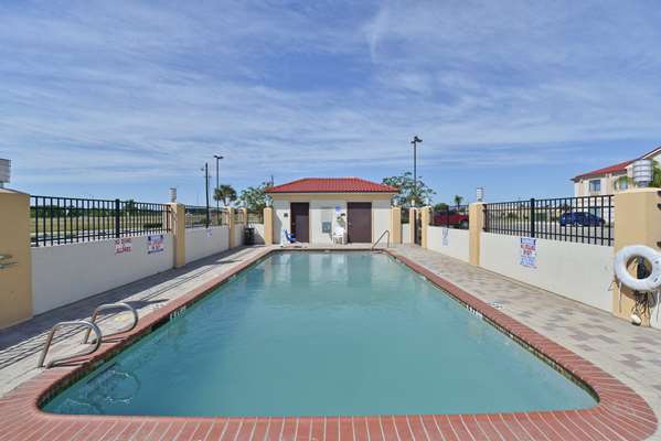 Pool - Best Western Lone Star Inn Edna