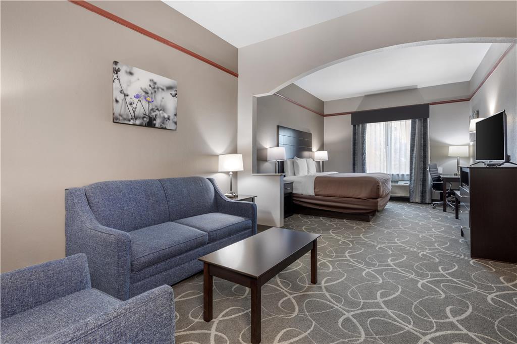 Best Western Limestone Inn & Suites-guestroom-Guest Room,Suite,On-Site.jpg