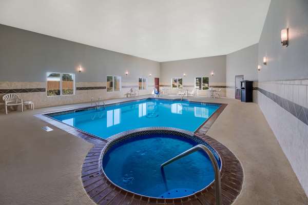 Pool - Best Western South Plains Inn Levelland