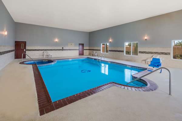Pool - Best Western South Plains Inn Levelland