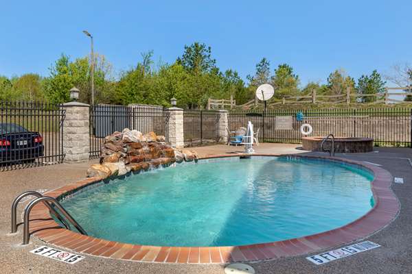 Pool - Best Western Mineola Inn