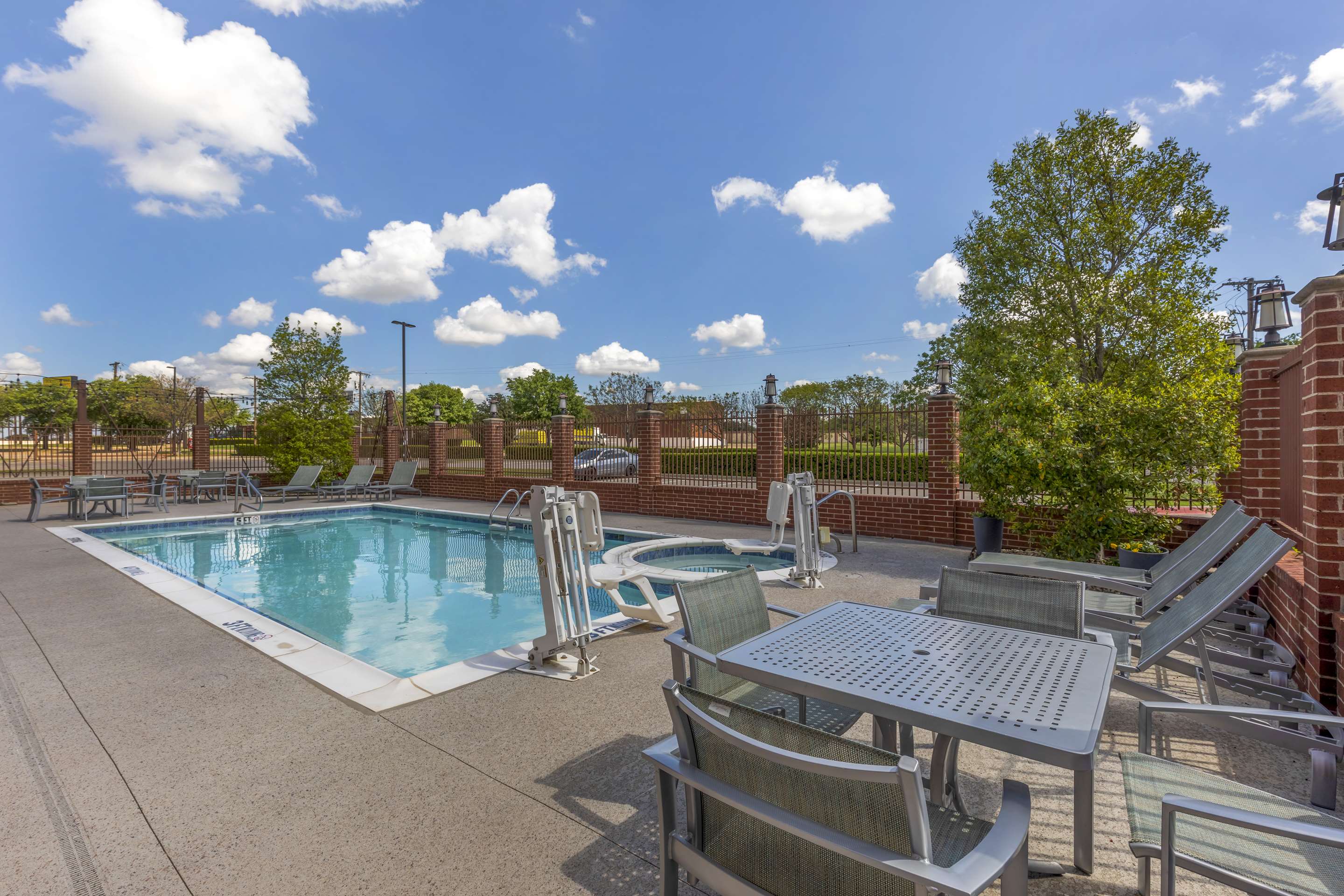 Outdoor Pool | Best Western Plus Duncanville/Dallas