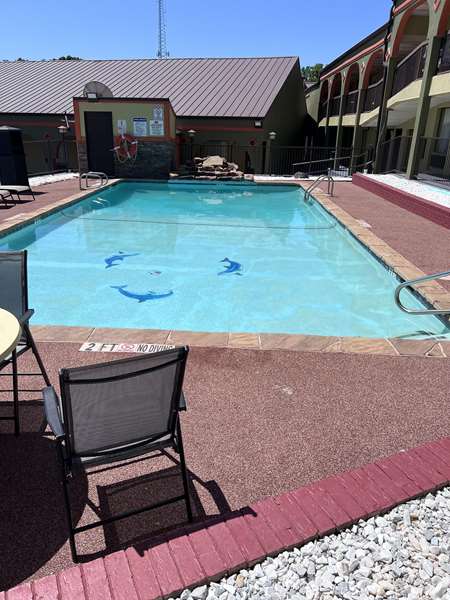 Pool - SureStay Hotel by Best Western Mt Pleasant