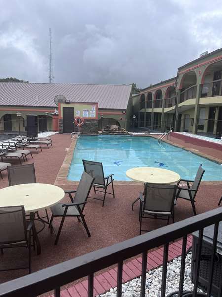 Pool - SureStay Hotel by Best Western Mt Pleasant